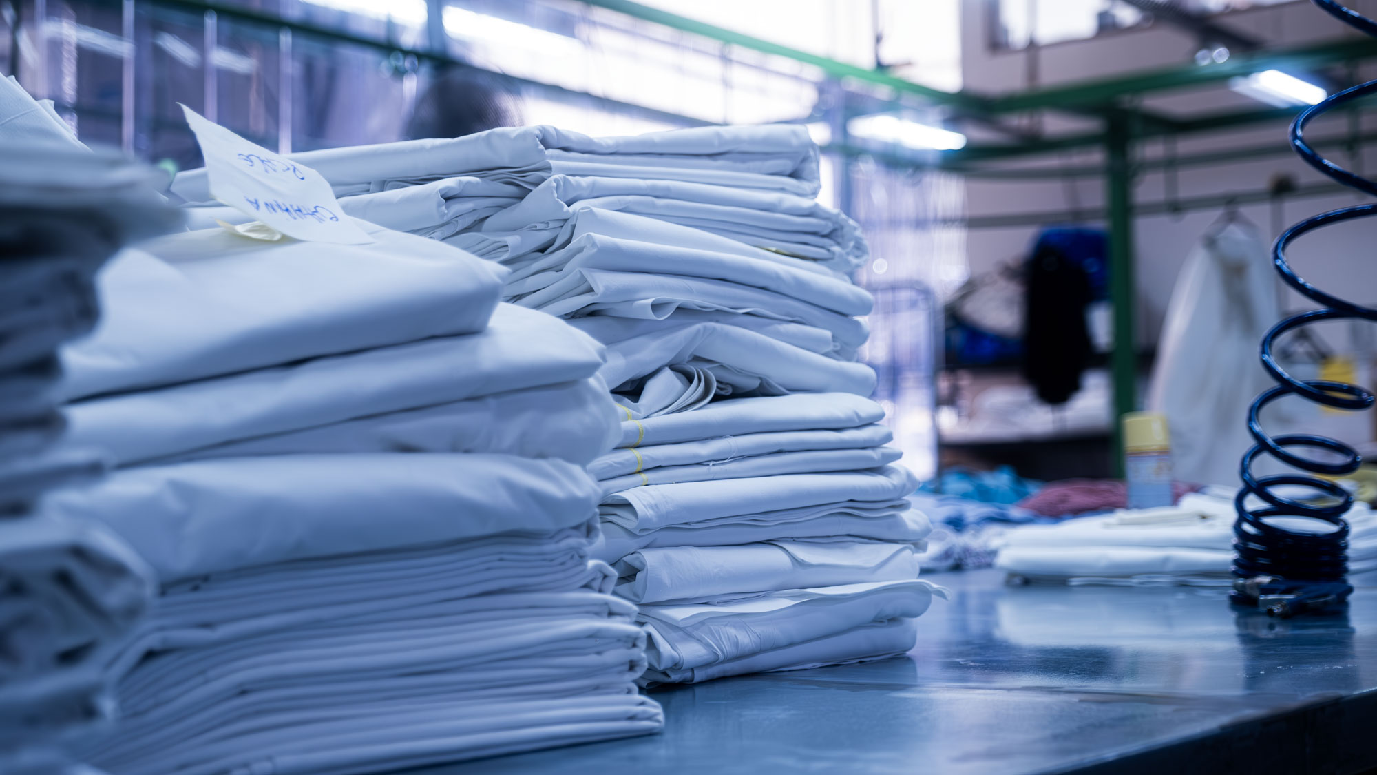 Formação para profissionais de lavandaria: Atendimento ao balcão e gestão de expectativas do cliente; Tratamento de nódoas - ação prática